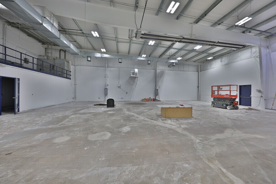 More Photos Of 12 Orben Dr, Landing Showroom For Lease