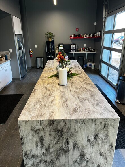 More Photos Of 902 E Market St, Indianapolis Office For Lease