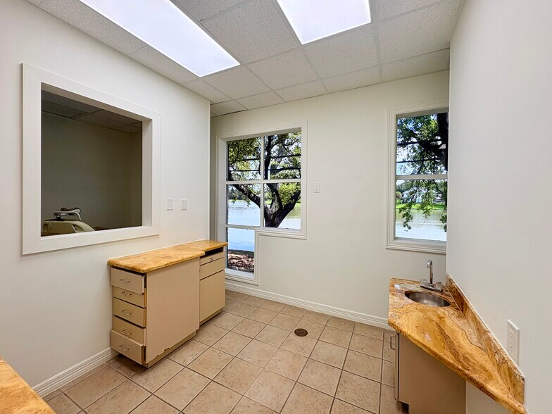 More Photos Of 3425 Hwy 6, Sugar Land Medical For Lease