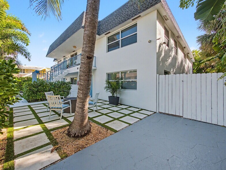 More Photos Of 112 Claremont Ln, Palm Beach Shores Apartments For Sale