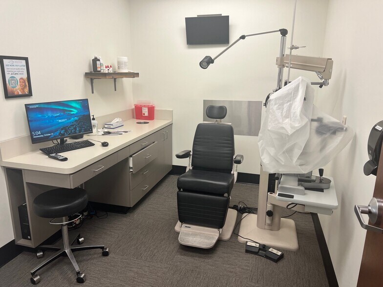 More Photos Of 3415 Golden Rd, Tyler Medical For Sale