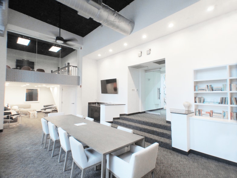 More Photos Of 100 N LaSalle St, Chicago Office For Lease