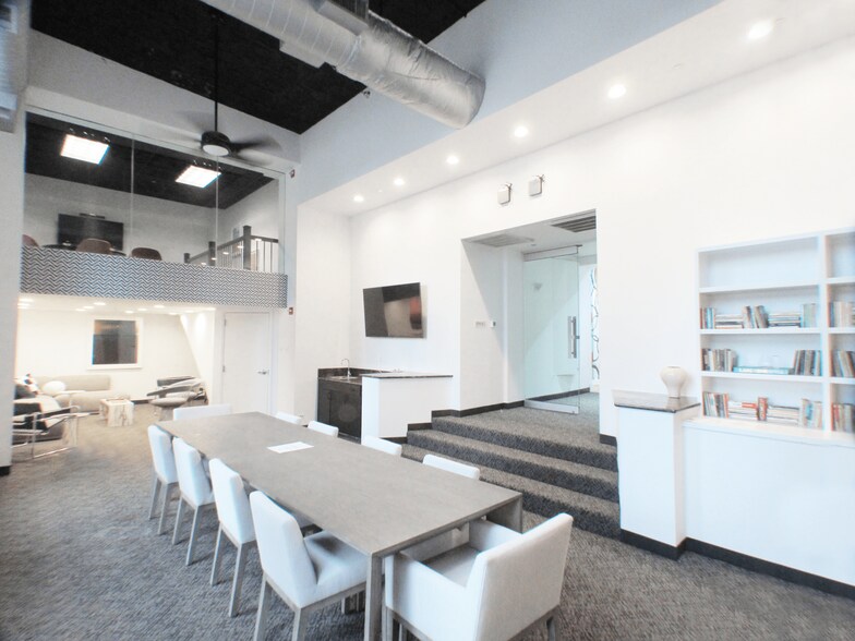 More Photos Of 100 N LaSalle St, Chicago Office For Lease