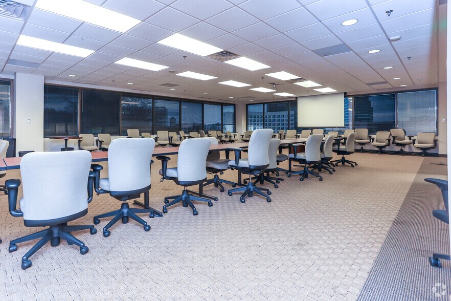 More Photos Of 450 E John Carpenter Fwy, Irving Office For Sale