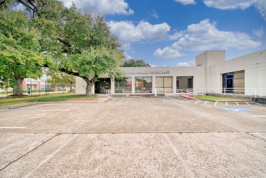 Primary Photo Of 2405 S Gessner Rd, Houston Freestanding For Sale