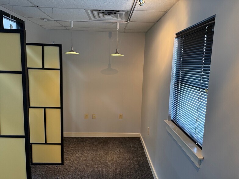 More Photos Of 211 W Matthews St, Matthews Office For Sale