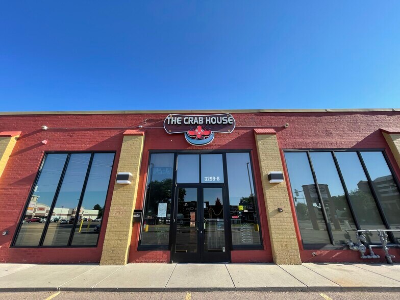 More Photos Of 3299 S Broadway, Englewood Freestanding For Lease