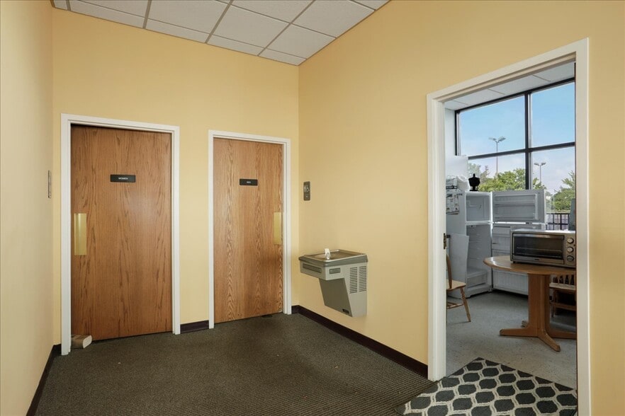 More Photos Of 1910 Moreland Blvd, Champaign Auto Dealership For Sale