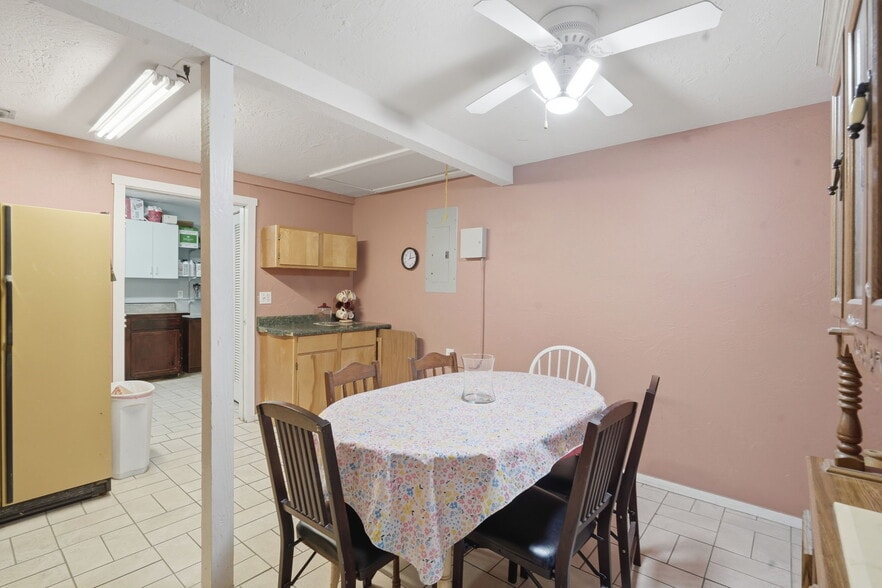 More Photos Of 1036 Camphor Ln, Deland General Retail For Sale