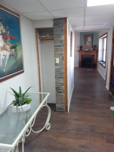 More Photos Of 1019 Vandalia St, Collinsville Office For Lease