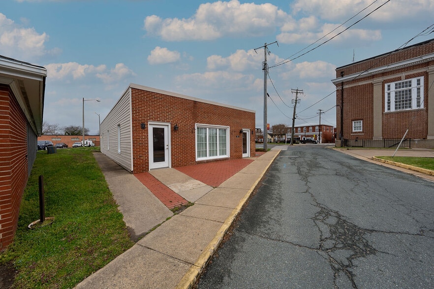 More Photos Of 101 Elm Ave, Louisa General Retail For Lease