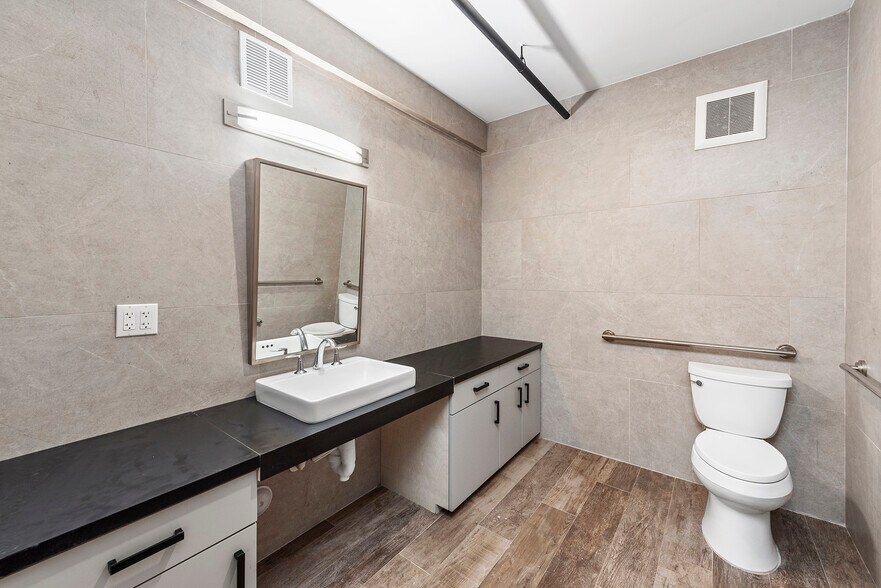 More Photos Of 1954 N 30th Rd, Hollywood Office For Lease