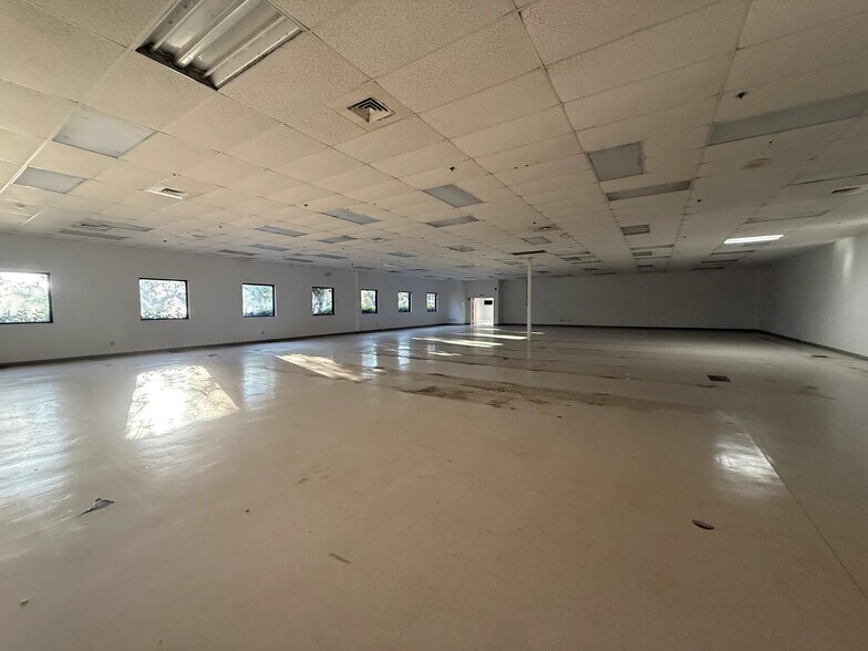 More Photos Of 7565-7575 Commerce Ct, Sarasota Flex For Sale