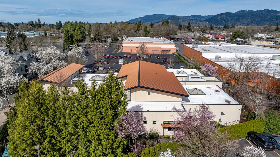 More Photos Of 2550 Willakenze Rd, Eugene Medical For Lease