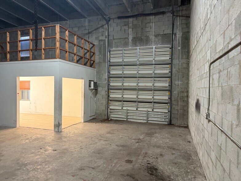 More Photos Of 2205 W 80th St, Hialeah Warehouse For Sale