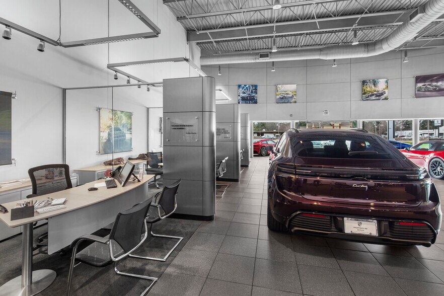 More Photos Of 5385 N I 55 St, Jackson Auto Dealership For Sale