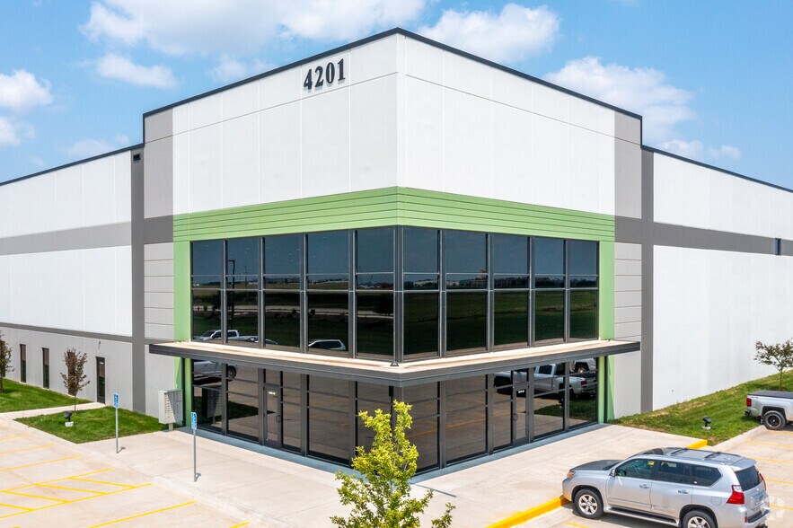 More Photos Of 4201 S James St, Grimes Warehouse For Lease