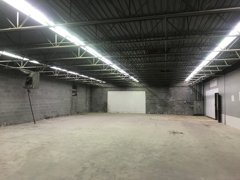 More Photos Of 2236 Southern Ave, Fayetteville Warehouse For Lease