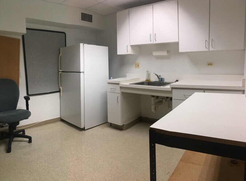 More Photos Of 275 S Roselle Rd, Schaumburg Bank For Sale