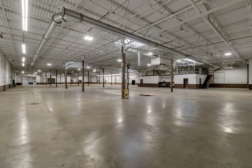 More Photos Of 340 Nagel Dr, Cheektowaga Distribution For Lease