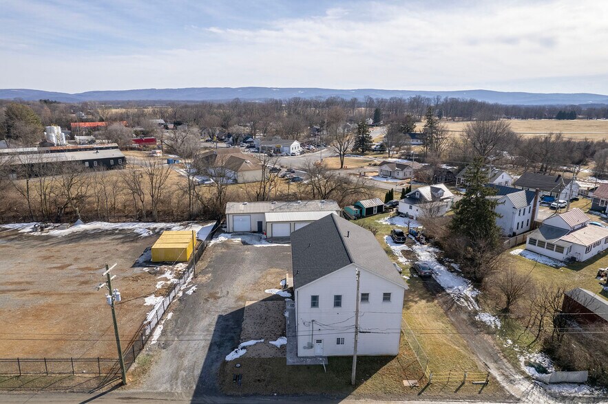 More Photos Of 12 A Cattlemans Ln, Berryville Warehouse For Lease