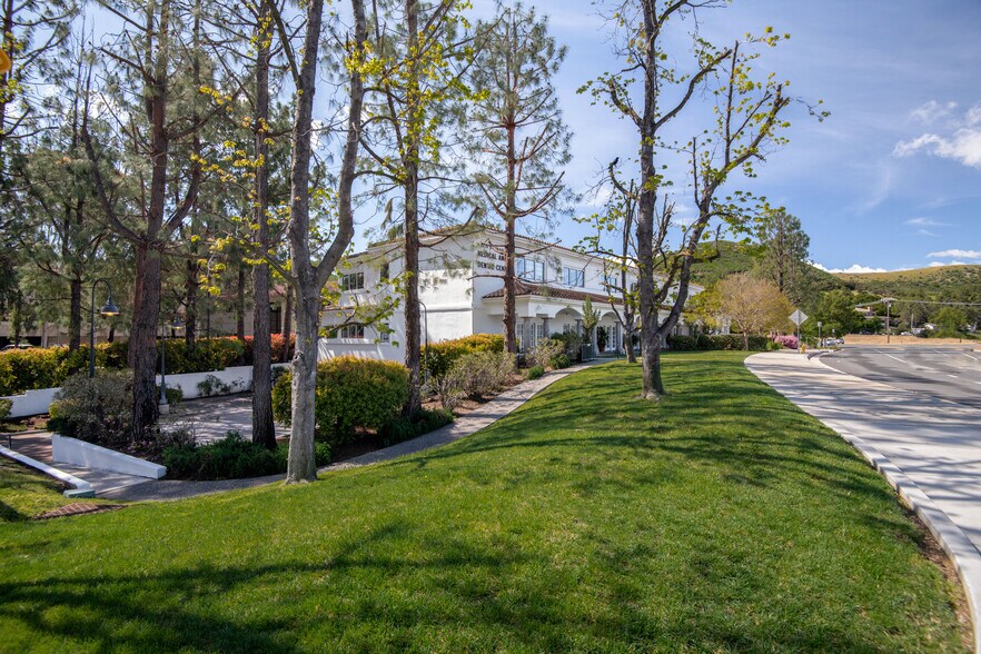 More Photos Of 28040 Dorothy Dr, Agoura Hills Medical For Lease