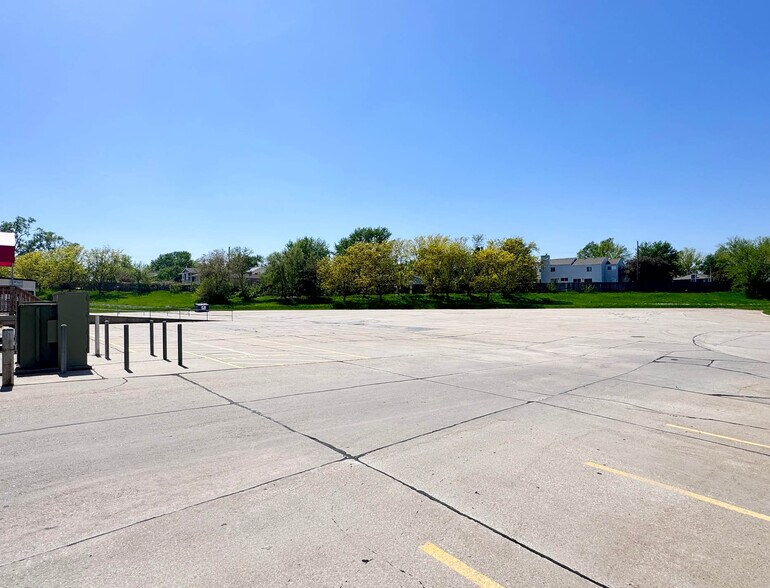 More Photos Of 8930 S 137th Cir, Omaha Warehouse For Lease