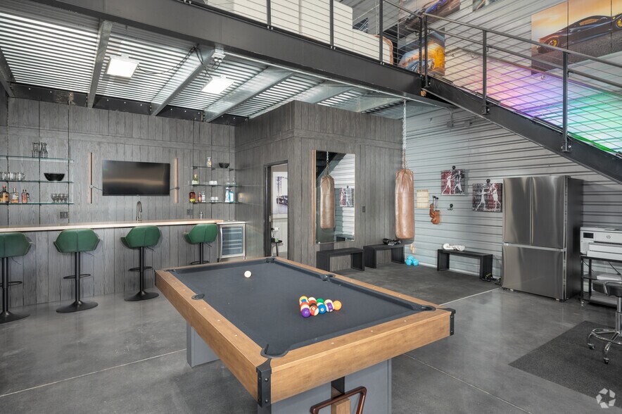 More Photos Of 4365 South Lee St, Buford Showroom For Sale