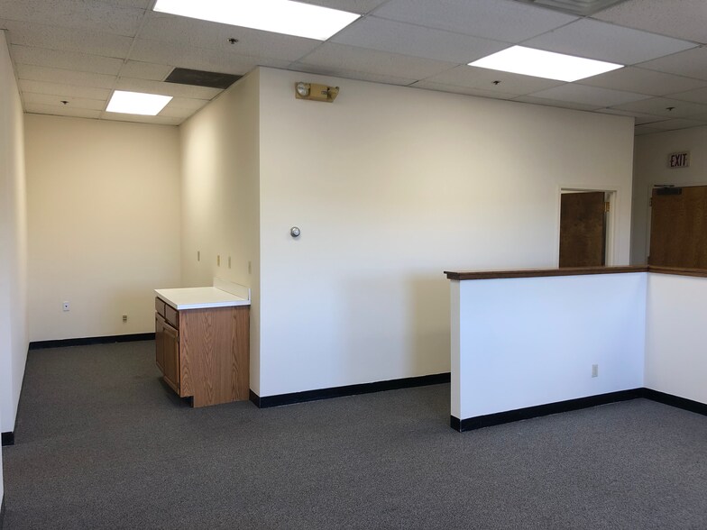 More Photos Of 960 Turnpike St, Canton Office For Lease