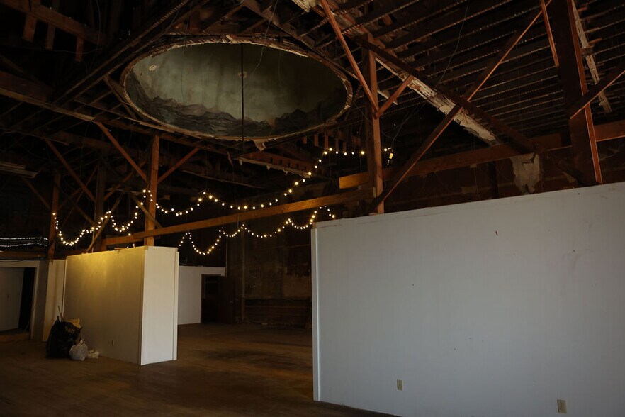 More Photos Of 526 Market St, Osage City Storefront For Sale