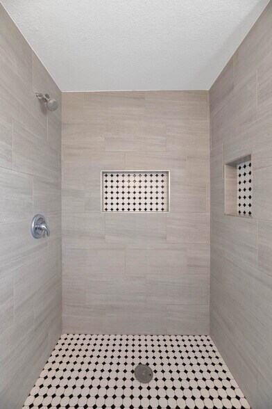 More Photos Of 1927 E Crocus Dr, Phoenix Specialty For Lease