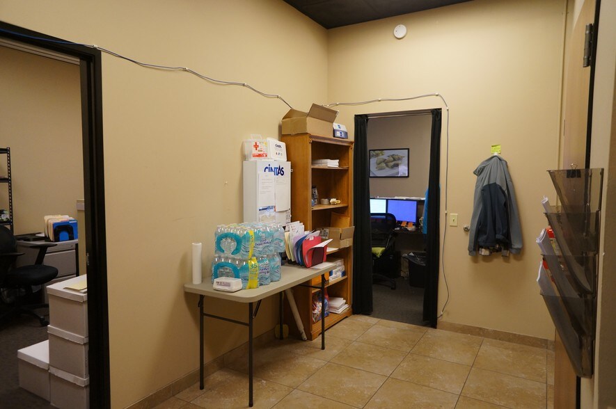 More Photos Of 7750 E Redfield Dr, Scottsdale Distribution For Lease