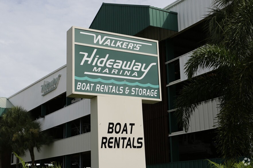 More Photos Of 705 E Elkcam Cir, Marco Island Marina For Lease