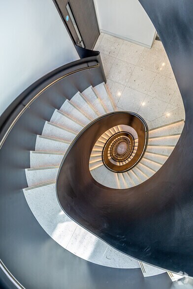 More Photos Of 75 Grosvenor St, London Coworking Space