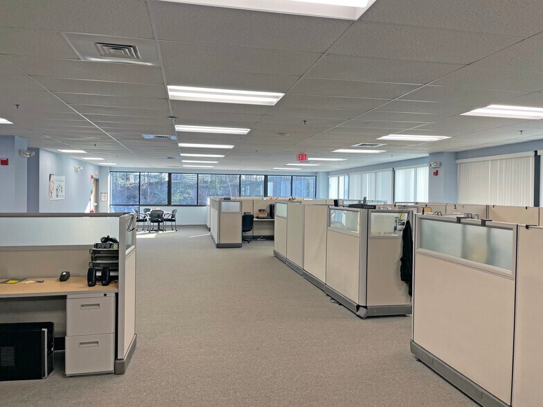 More Photos Of 316 Daniel Webster Hwy, Merrimack Flex For Sale