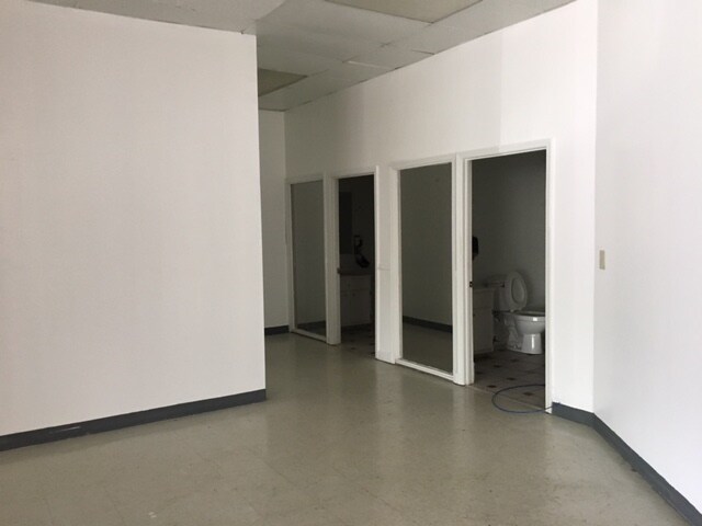 More Photos Of 1080 N Cobb Pky, Marietta Freestanding For Lease