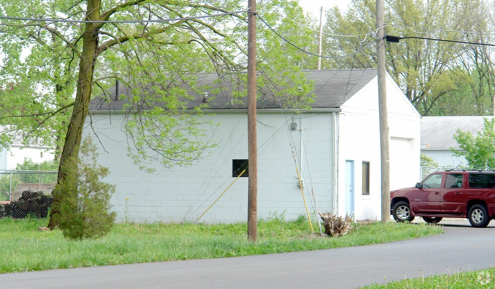 More Photos Of 4180 N Elmhurst Dr, Indianapolis Warehouse For Lease