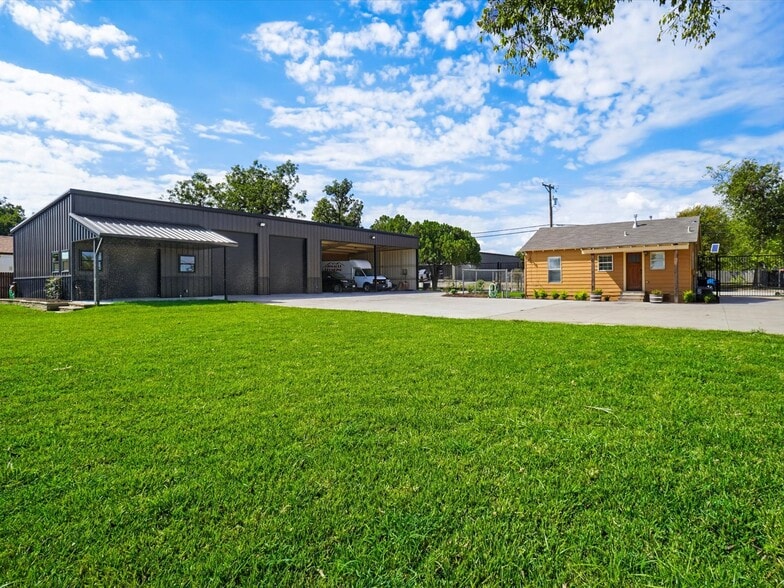 More Photos Of 3117 Marquita Dr, Fort Worth Warehouse For Sale