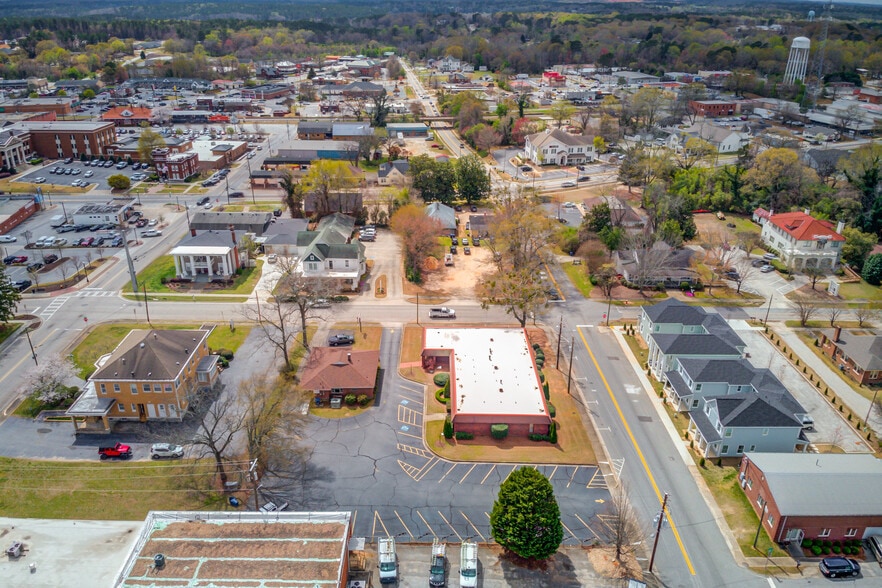 More Photos Of 63 W Candler St, Winder Medical For Lease