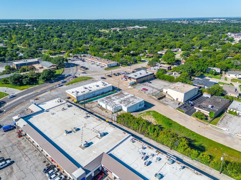 More Photos Of 5323-5325 Woodway Dr, Fort Worth General Retail For Sale