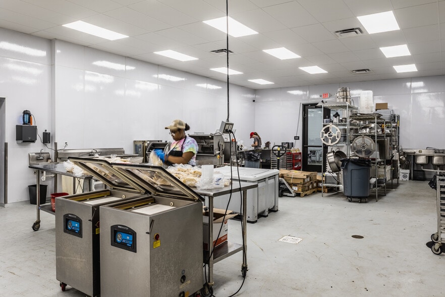 More Photos Of 4201 Millersville Rd, Indianapolis Research And Development For Lease
