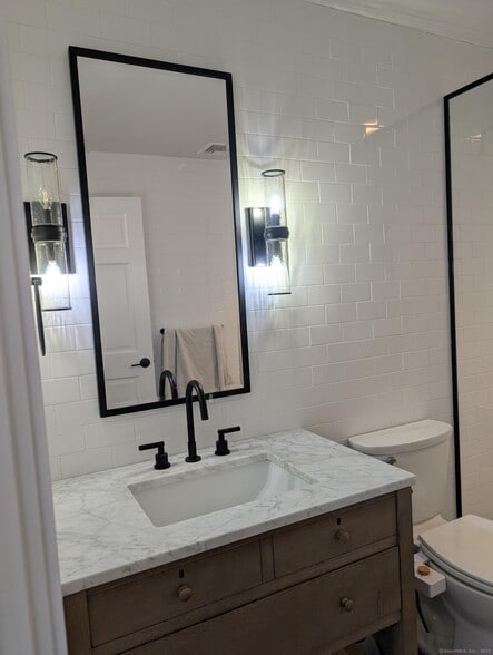 More Photos Of 139 Main St, Westport Storefront For Lease