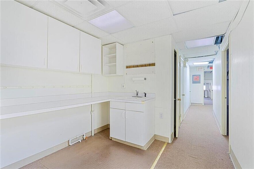 More Photos Of 911 W Hamilton St, Allentown Storefront Retail Office For Sale