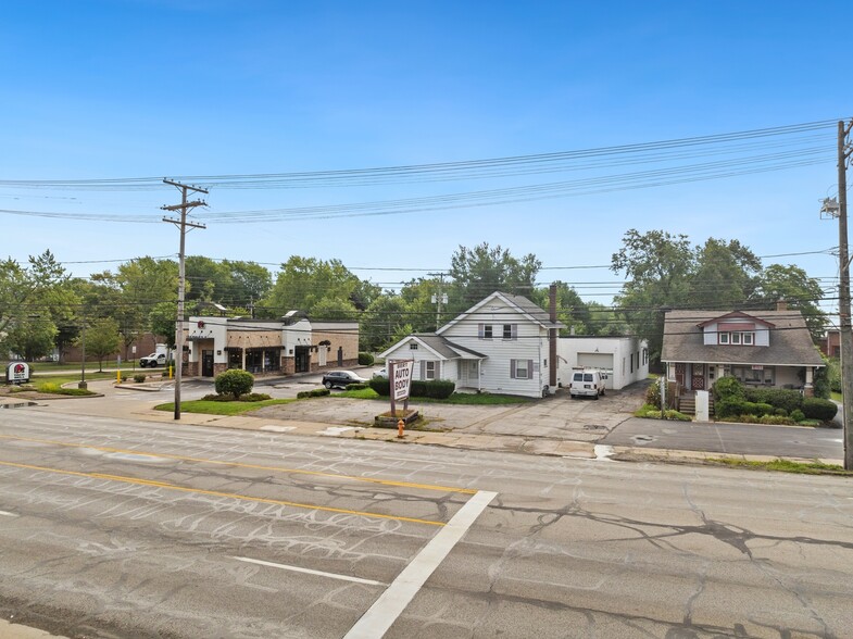 Primary Photo Of 24265 Lorain Rd, North Olmsted Auto Repair For Lease