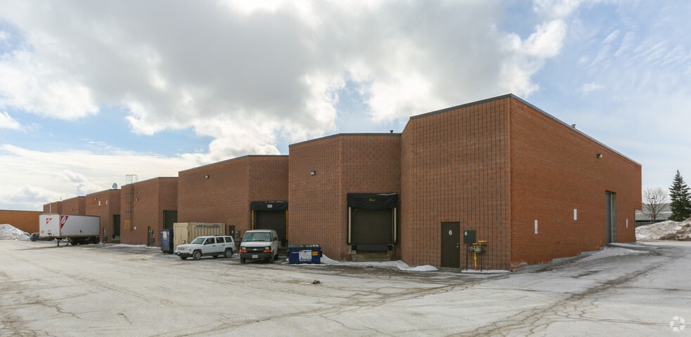 More Photos Of 50 Mural St, Richmond Hill Light Distribution For Lease