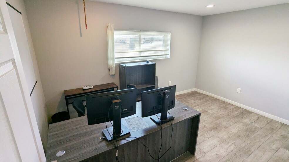 More Photos Of 6970 Eudora Dr, Commerce City Showroom For Sale