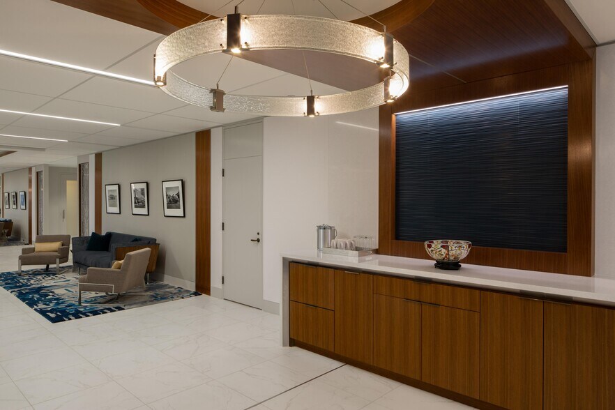 More Photos Of 445 North Blvd, Baton Rouge Office For Lease