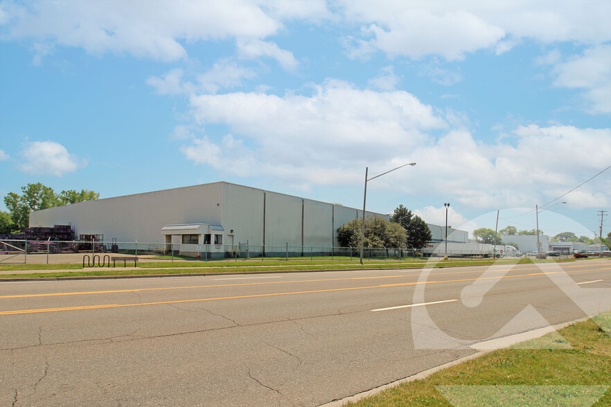 Primary Photo Of G-3367 Corunna Rd, Flint Distribution For Sale
