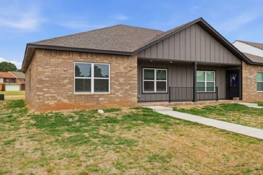 Primary Photo Of 3611 & 3613 Frontier Avenue, Ponca City Specialty For Sale