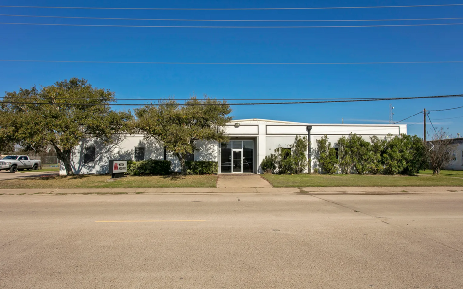 Primary Photo Of 610 W Carson St, Bryan Warehouse For Lease